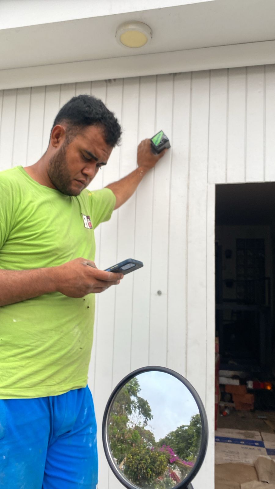 <em>Ricardo </em>Veles<em> P     TUMBES</em>